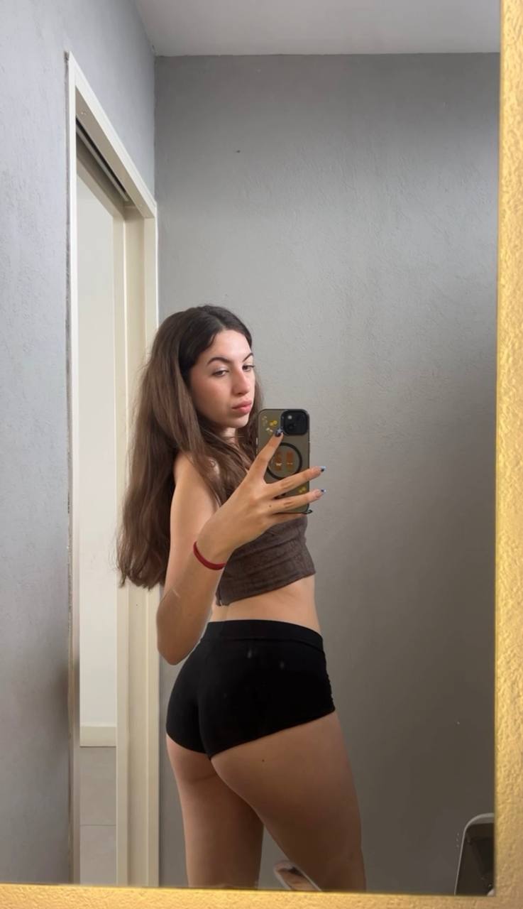 Amber in her underwear in Jinan