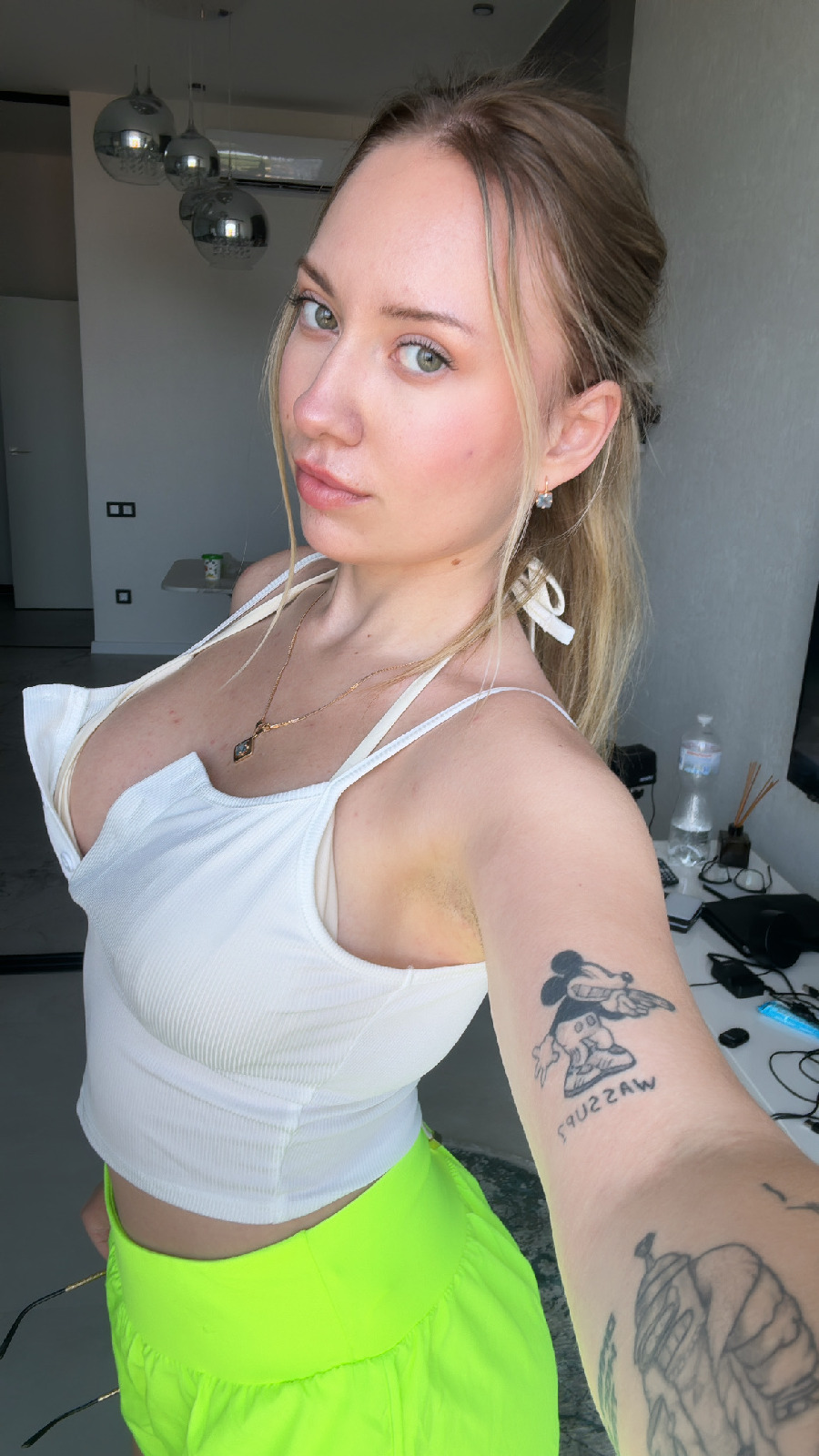 KateV in her underwear in Jinan