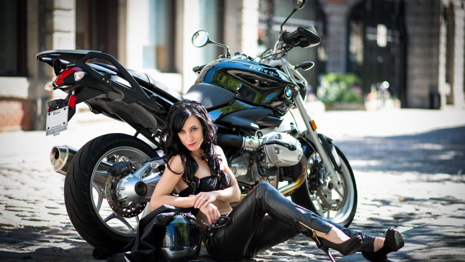 European women on bikes in Jinan