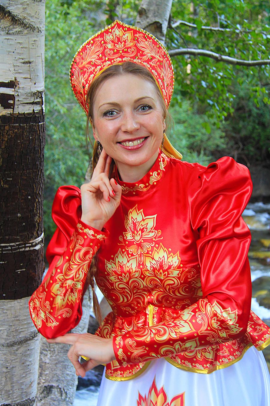 Women in Slavic costumes in Jinan
