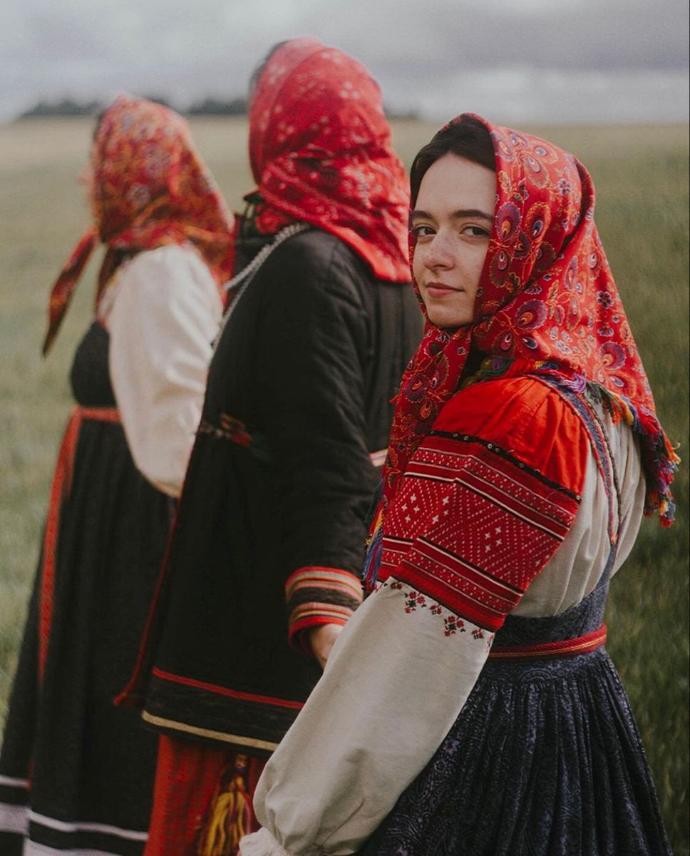 Women in Slavic costumes in Jinan