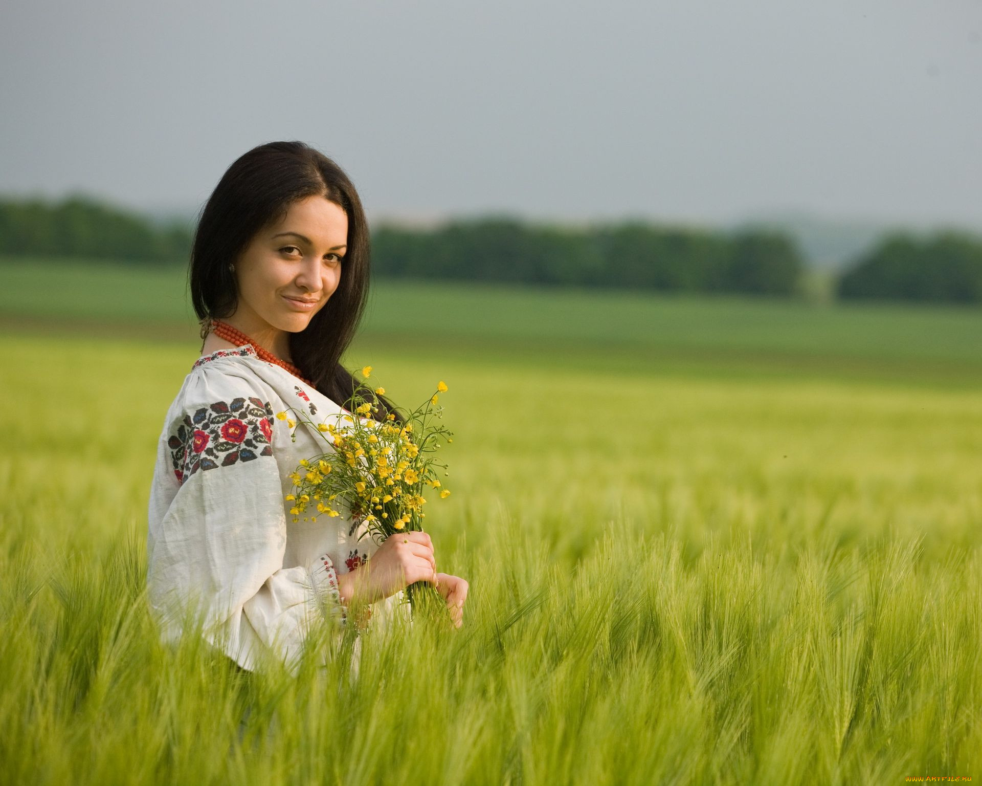 Women in Slavic costumes in Jinan