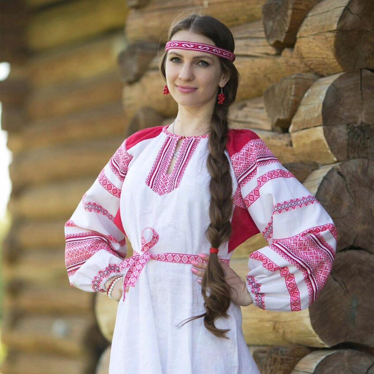 Girls in Slavic costumes in Jinan