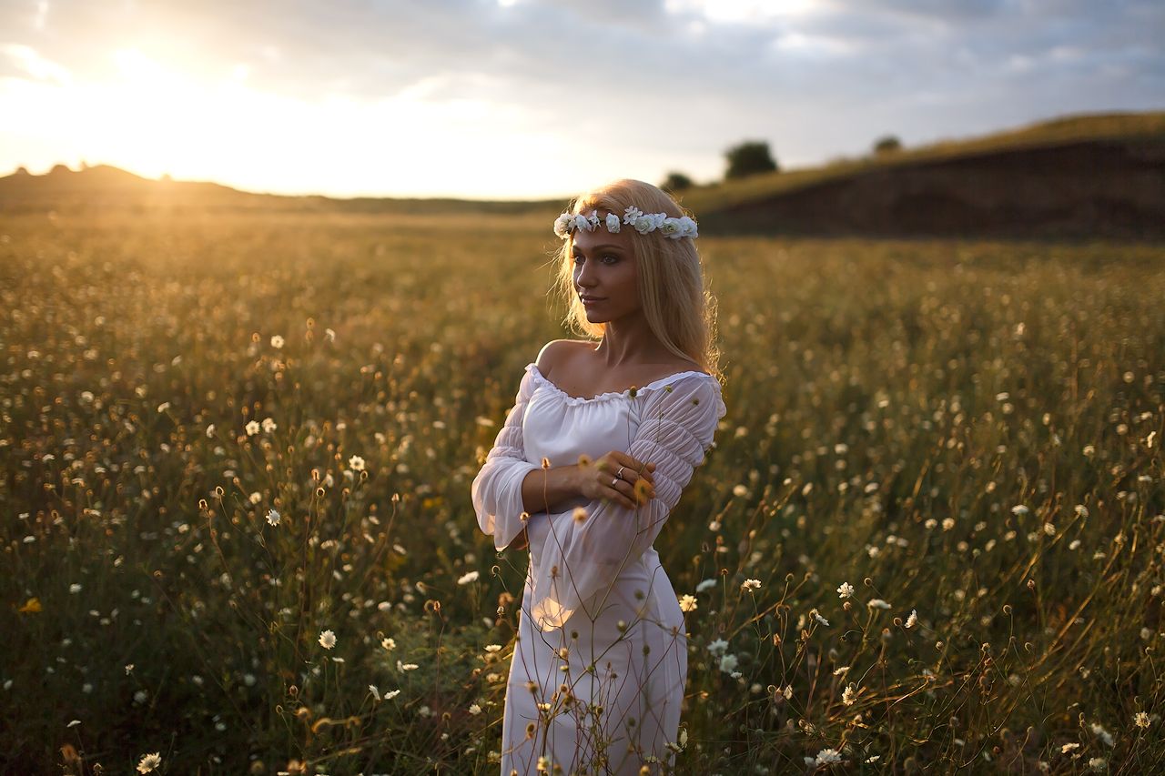 Girls in Slavic costumes in Jinan