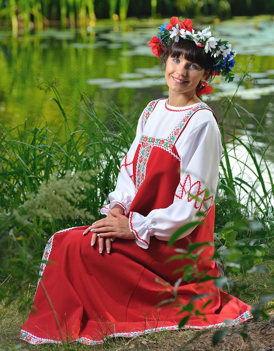 Beautiful girl Girls in Slavic costumes in Jinan